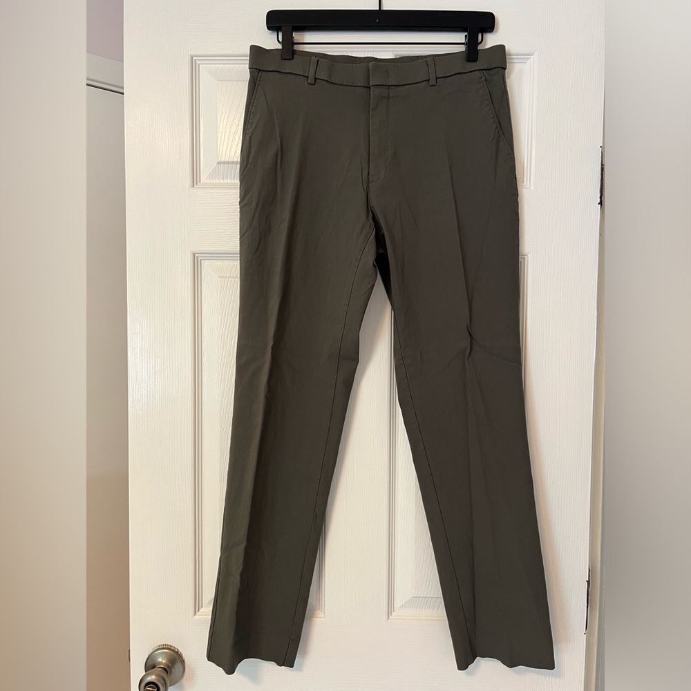 Tommy Hilfiger Men’s Olive Green Chino Pants